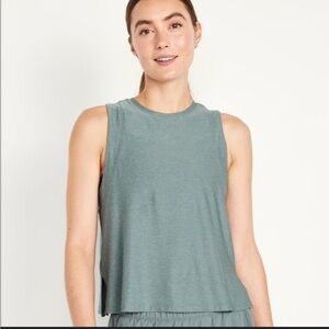 Old Navy Cloud Motion Tank Top